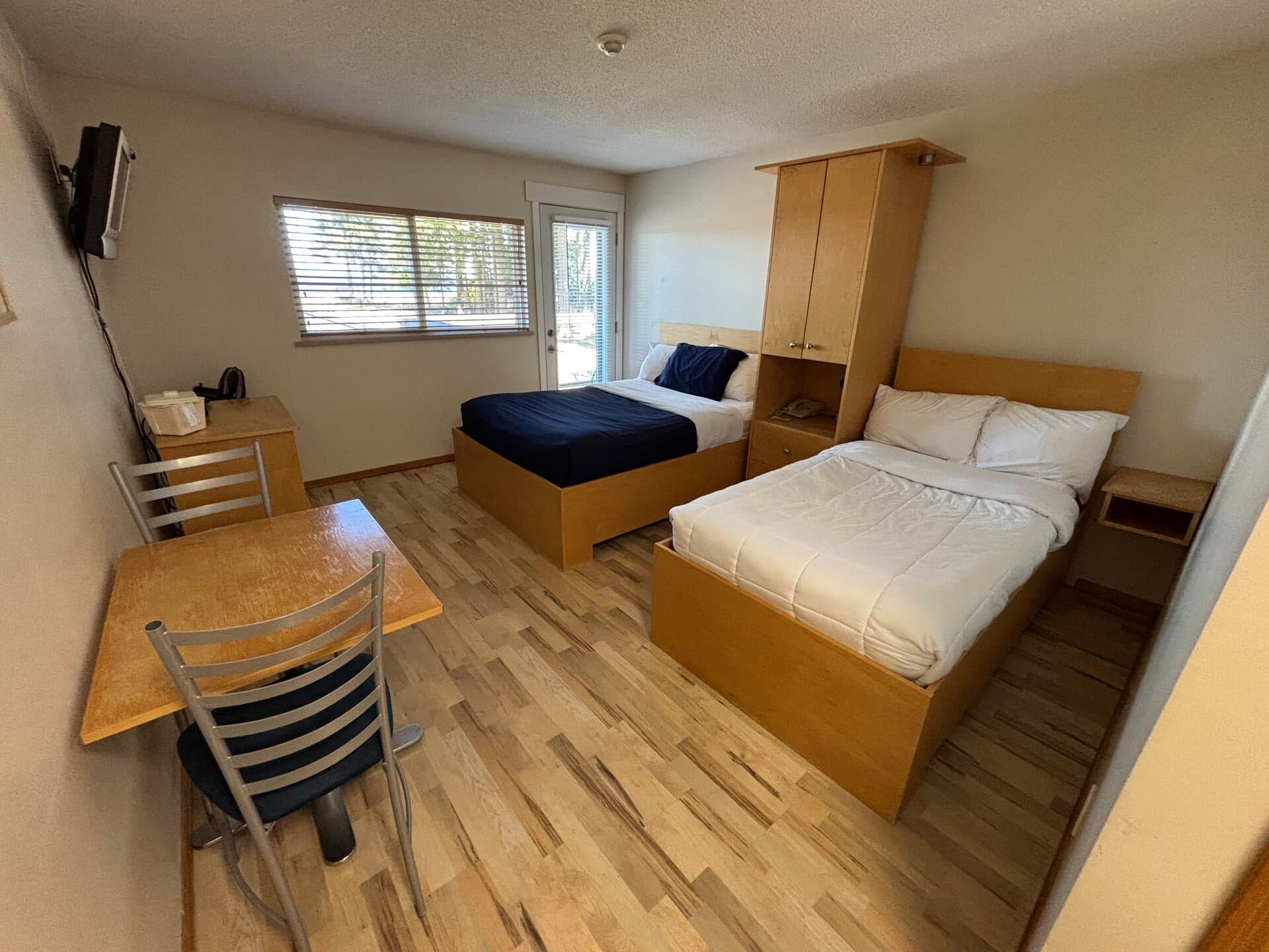 Ocean View room with one double bed, one twin bed, and dining table