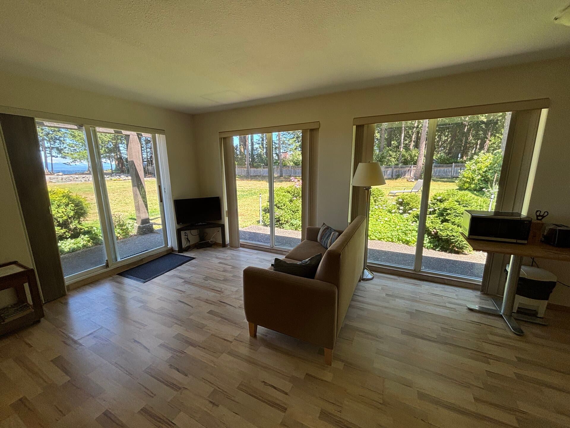 Sofa and kitchenette with panoramic ocean views